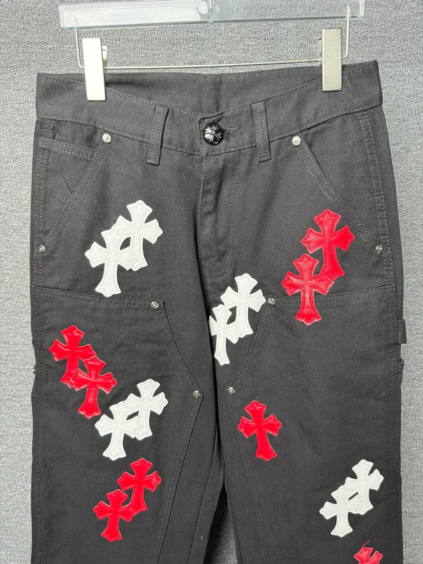 P280 💰 (Top version) Chrome Hearts Black Logging Pants Red Leather and White Leather Elements Washed Jeans Authentically Restore the Ultimate Vintage Texture Three-dimensional Style Loose and Comfortable Not Picky on the Body Makes You Tall and Slim Large Factory Seiko Original Quality Control Same Style for Men and Women Can Be Matched for Couples Versatile Recommendation Necessary Jeans for All Seasons Fashionistas Have Been Disappointed From the quality selection of fabrics, the tailoring of details, and the matching of patterns are impeccable! The upper body is so handsome when worn...it can be easily worn by men, women and children! The craftsmanship is made of heavy-duty washed pure cotton denim fabric. After washing, it is soft and thick. It is very stylish when worn on the body. Color: black Size: 28-30-32-34-36 (corresponding to S-M-L-XL-XXL)